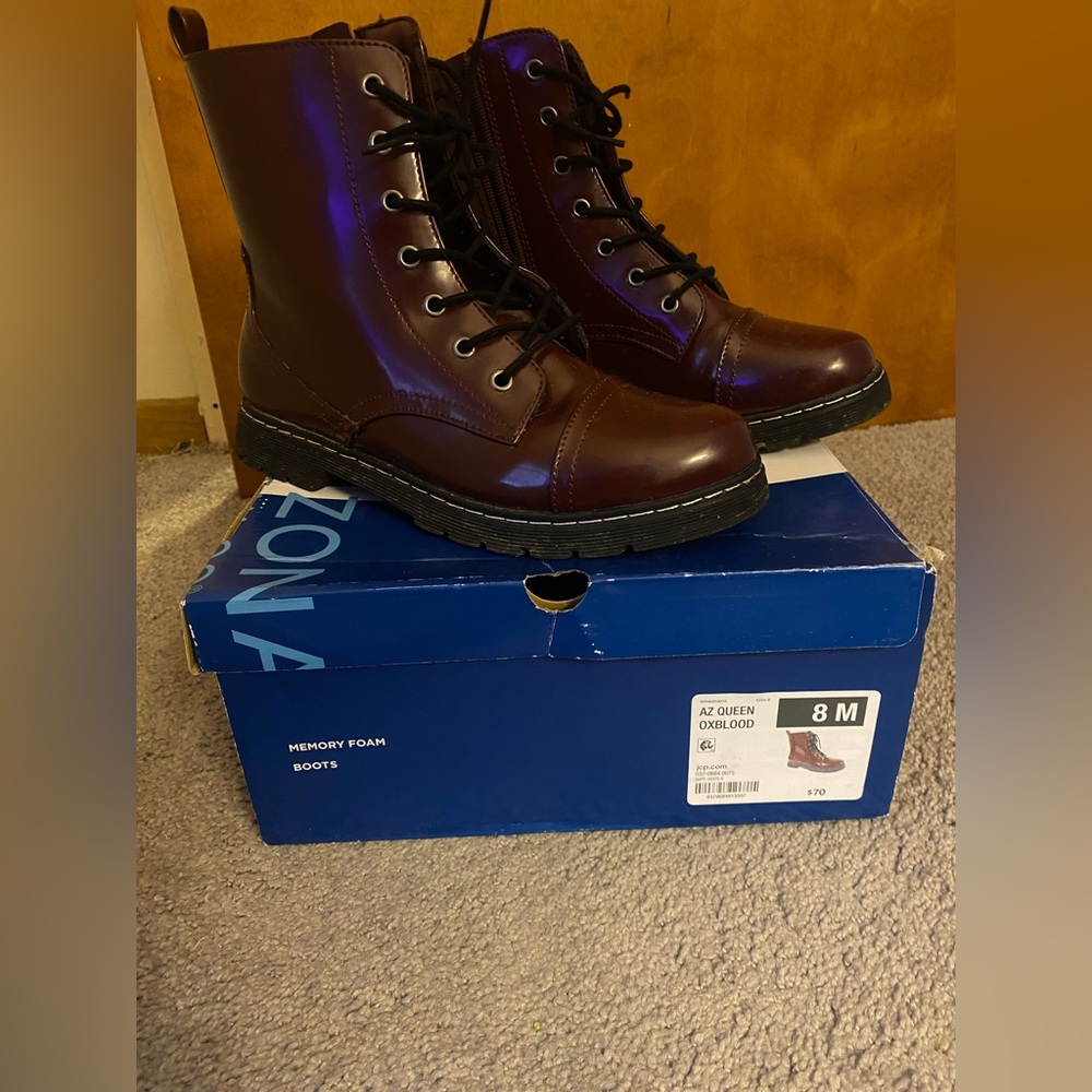 woman’s size 8 Arizona boots